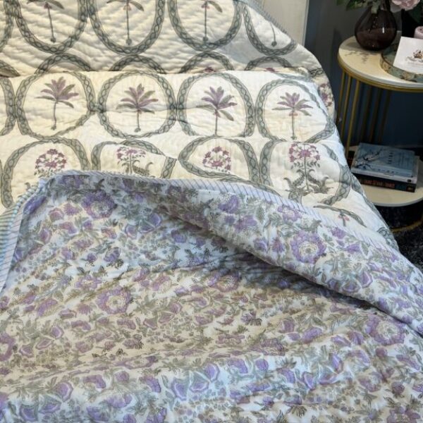 Lavender loop Comforter set