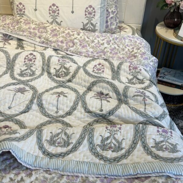 Lavender loop Comforter set