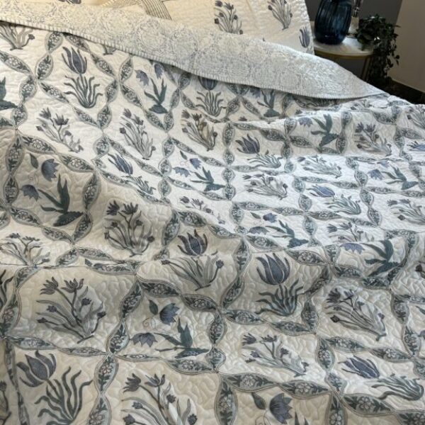 Floral Fauna comforter set