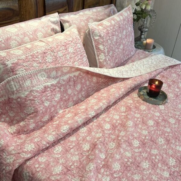 Blush bedding set