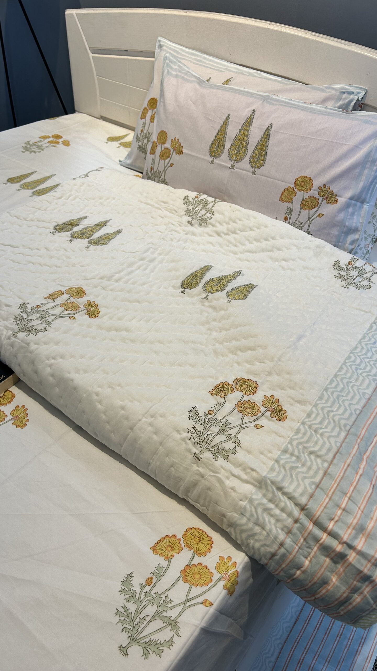 Golden Paisley - Image 2